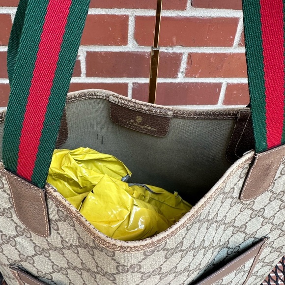 Gucci Beige GG Canvas Tote with Red and Green Straps - Picture 2 of 16